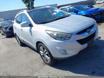  Salvage Hyundai TUCSON