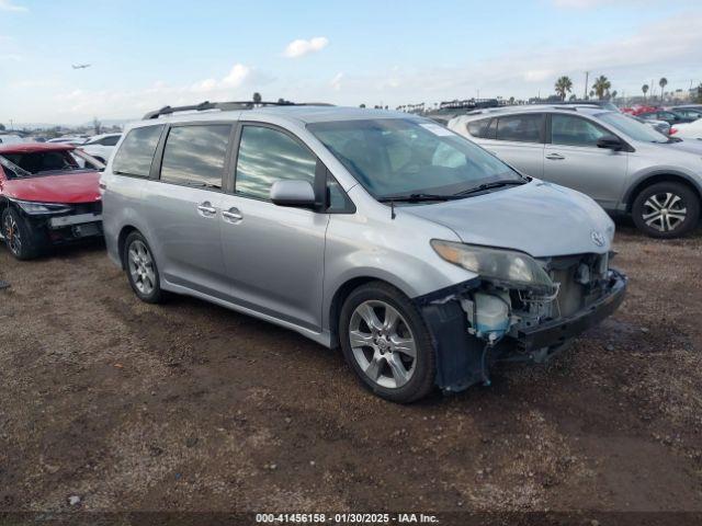  Salvage Toyota Sienna