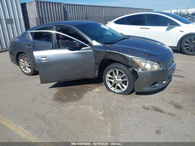  Salvage Nissan Maxima