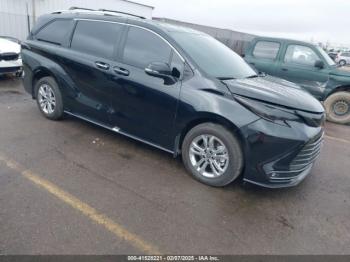  Salvage Toyota Sienna