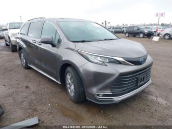  Salvage Toyota Sienna