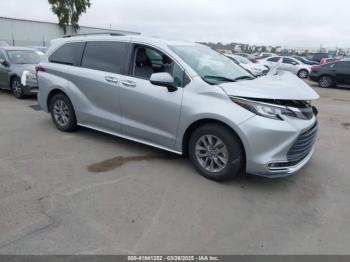  Salvage Toyota Sienna