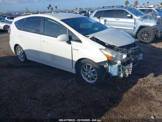  Salvage Toyota Prius v