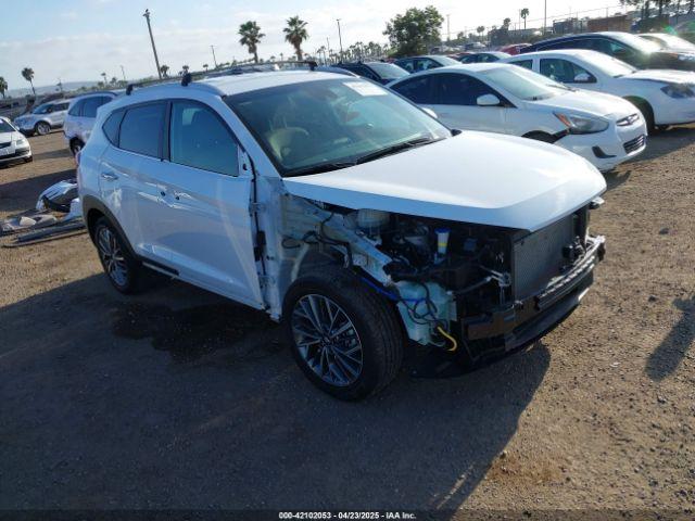  Salvage Hyundai TUCSON