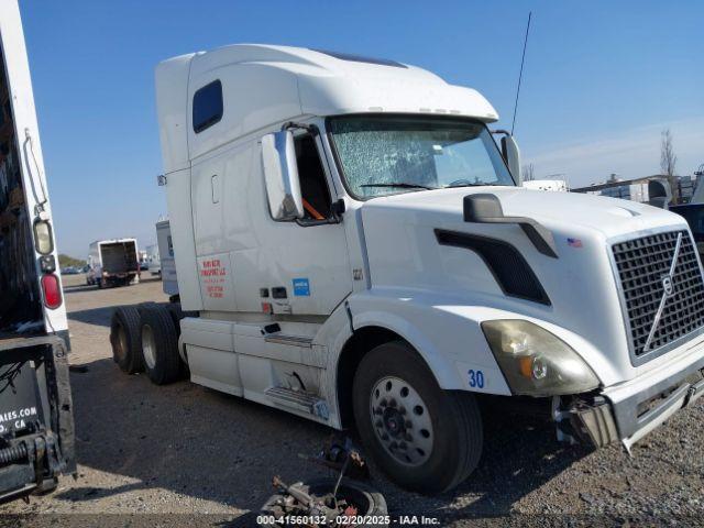  Salvage Volvo Vn