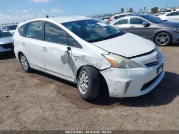  Salvage Toyota Prius v