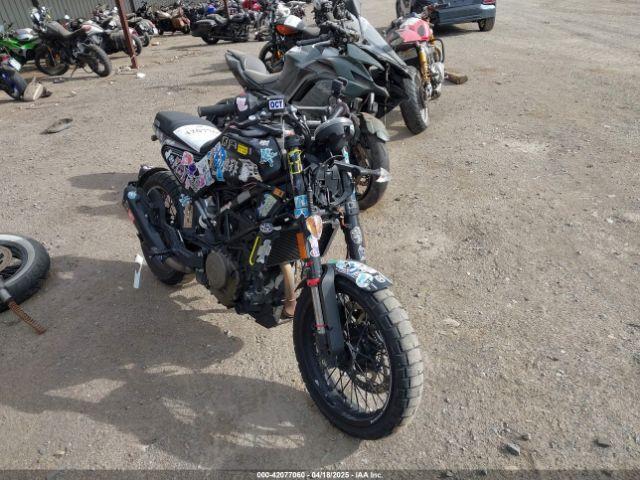  Salvage Husqvarna Vitpilen 401 Svartpilen 4