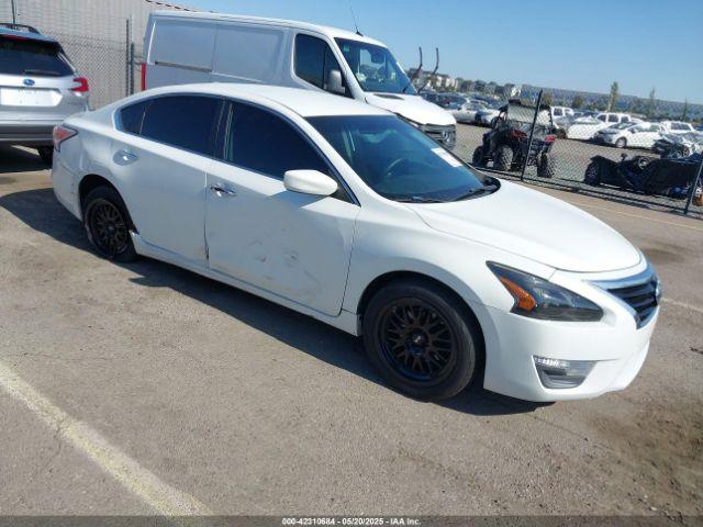  Salvage Nissan Altima