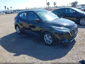  Salvage Nissan Kicks