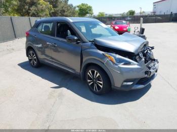  Salvage Nissan Kicks