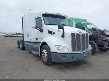  Salvage Peterbilt 579