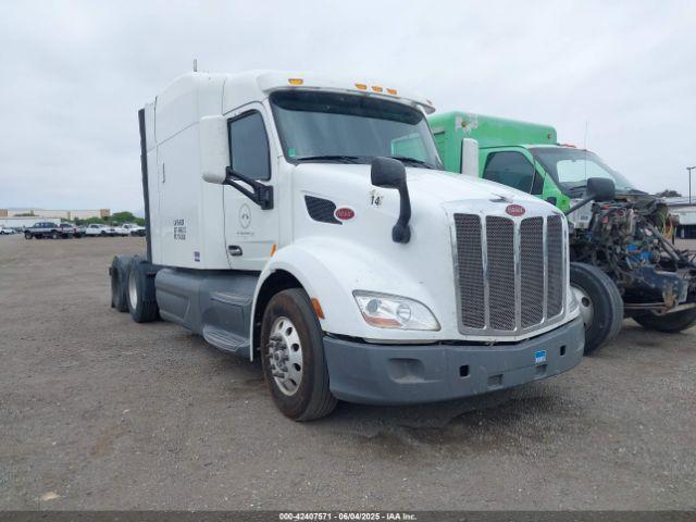  Salvage Peterbilt 579