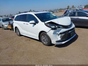  Salvage Toyota Sienna