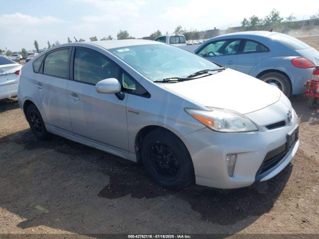  Salvage Toyota Prius