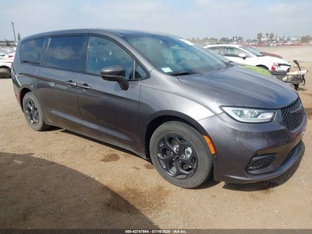  Salvage Chrysler Pacifica