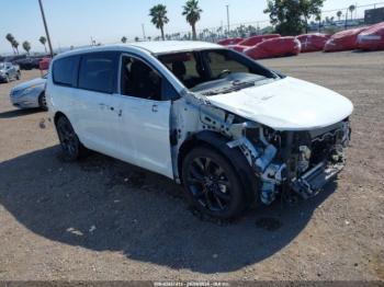  Salvage Chrysler Pacifica
