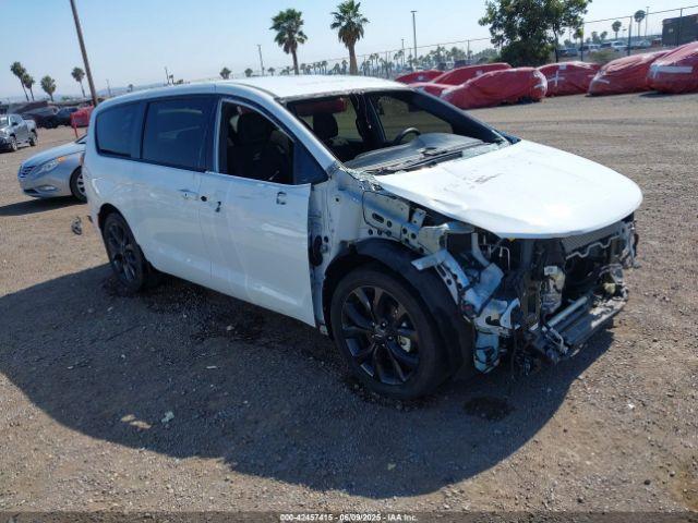  Salvage Chrysler Pacifica