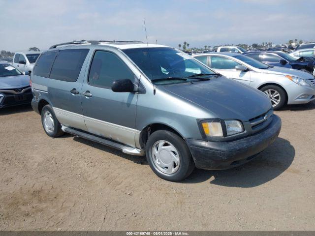  Salvage Toyota Sienna