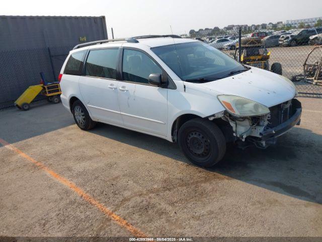  Salvage Toyota Sienna