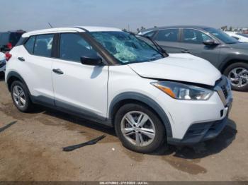  Salvage Nissan Kicks