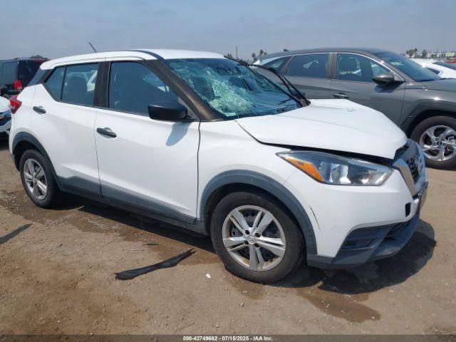  Salvage Nissan Kicks