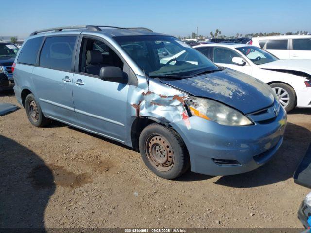  Salvage Toyota Sienna
