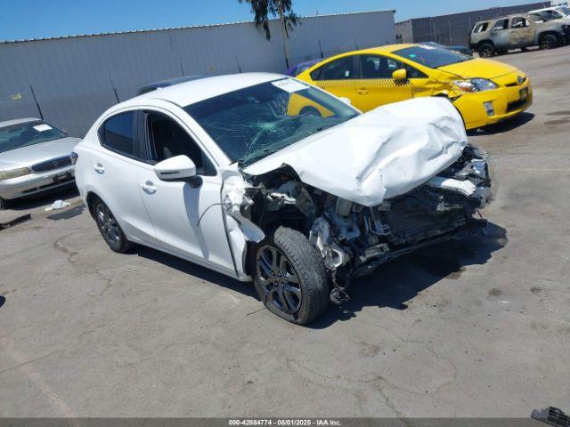  Salvage Toyota Yaris