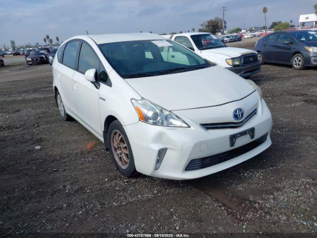  Salvage Toyota Prius v