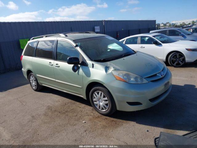  Salvage Toyota Sienna