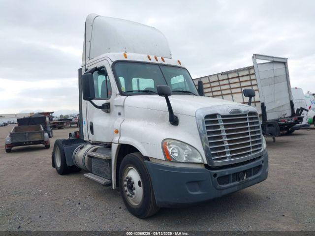  Salvage Freightliner Cascadia 125