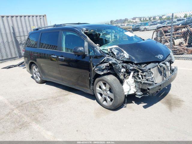  Salvage Toyota Sienna