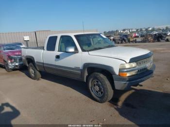  Salvage Chevrolet Silverado 2500