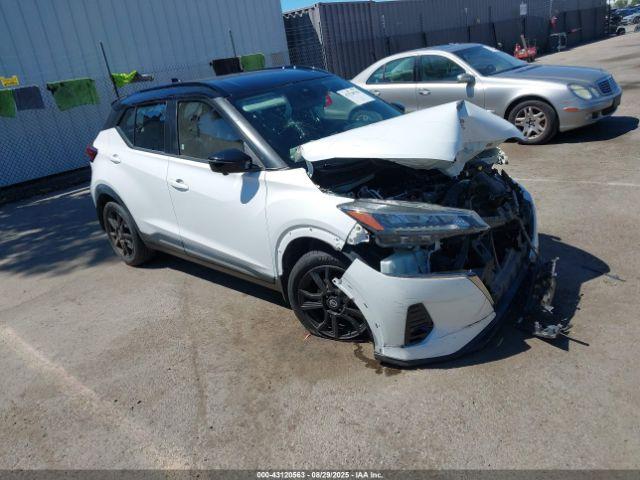  Salvage Nissan Kicks