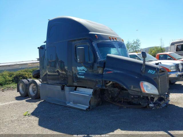  Salvage Freightliner Cascadia 125