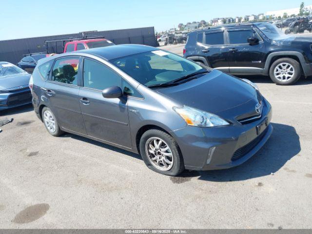  Salvage Toyota Prius v