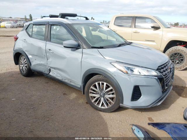  Salvage Nissan Kicks