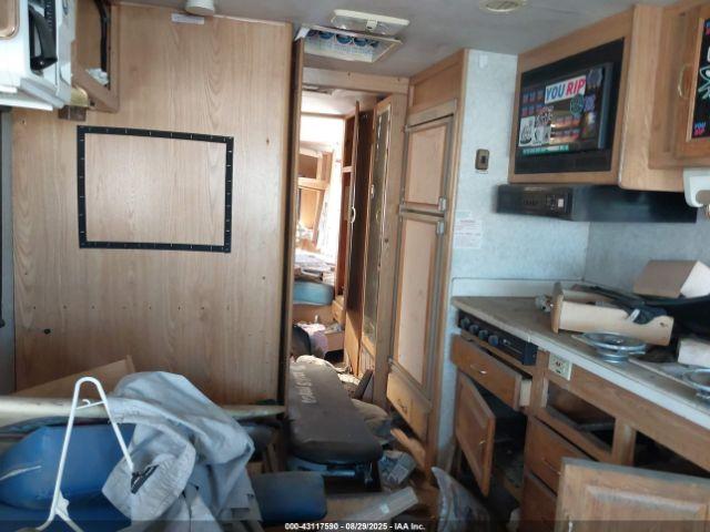 Chevrolet P30 Image 3