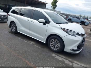  Salvage Toyota Sienna