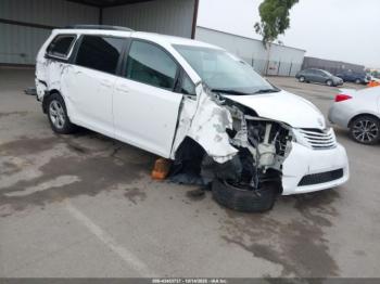  Salvage Toyota Sienna