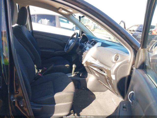 Nissan Versa Image 5