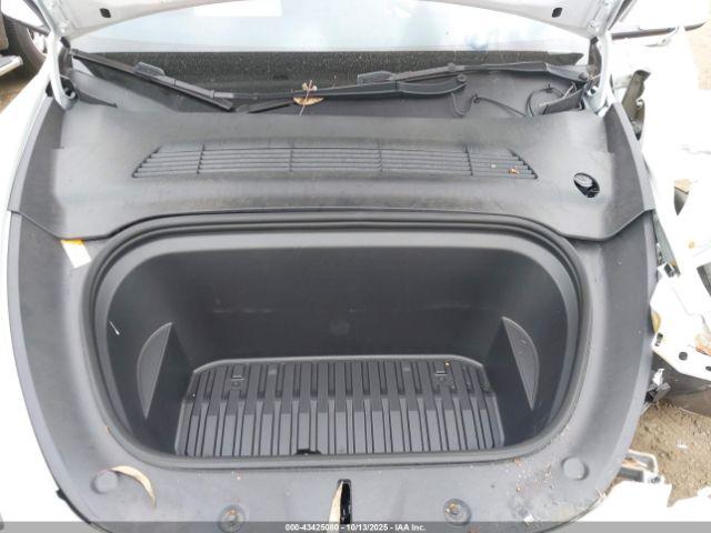 Tesla Model Y Image 15