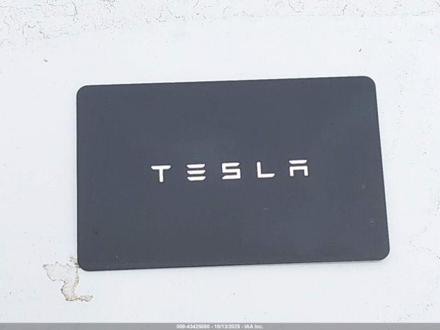 Tesla Model Y Image 19