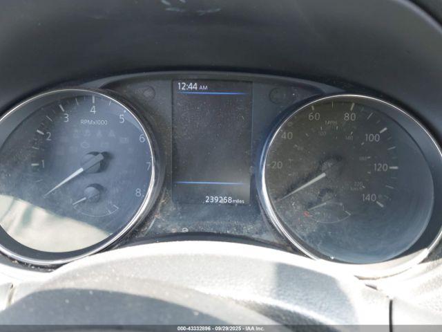 Nissan Rogue S Image 8