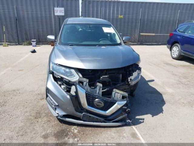 Nissan Rogue S Image 2