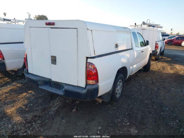 Toyota Tacoma Image 4