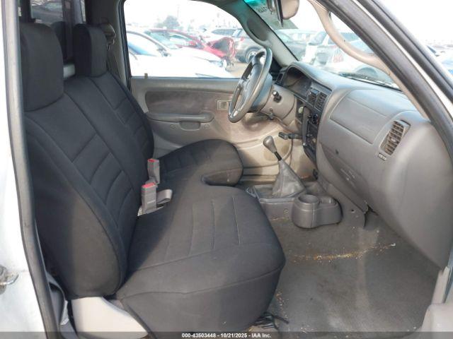 Toyota Tacoma Image 12