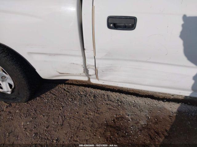 Toyota Tacoma Image 11