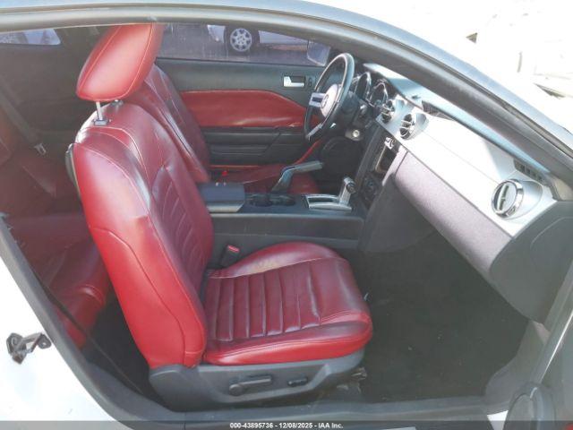 Ford Mustang Image 11