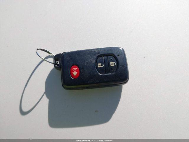 Toyota Prius Two Image 14