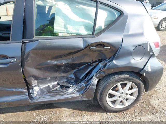 Toyota Prius c Three Image 10